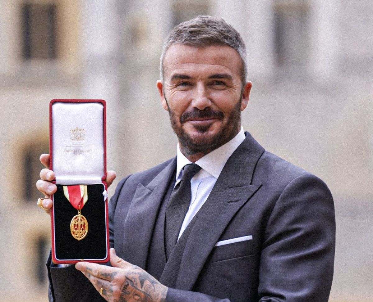 Eski İngiliz Futbolcu Beckham'a Resmi Şövalye Unvanı Verildi! 4 Eski İngiliz Futbolcu Beckham'a Resmi Şövalye Unvanı Verildi!