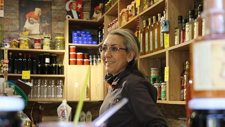 Eskişehir’de 'Neşeli Günler' filmi gerçek oldu! Boşanan çift aynı sokakta karşılıklı turşucu açtı 1 Eskişehir’de 'Neşeli Günler' filmi gerçek oldu! Boşanan çift aynı sokakta karşılıklı turşucu açtı