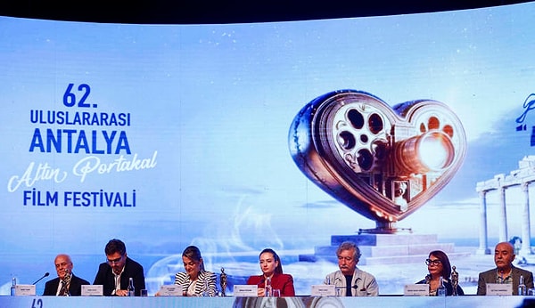 Eşsiz Bir Sinema Deneyimi: 62. Antalya Altın Portakal Film Festivali Ödül Töreni 1 Eşsiz Bir Sinema Deneyimi: 62. Antalya Altın Portakal Film Festivali Ödül Töreni