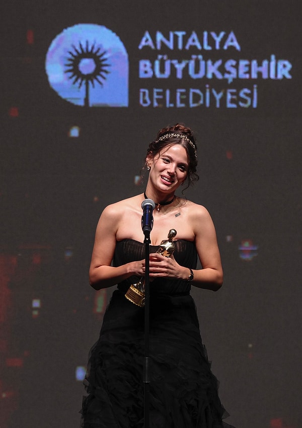 Eşsiz Bir Sinema Deneyimi: 62. Antalya Altın Portakal Film Festivali Ödül Töreni 4 Eşsiz Bir Sinema Deneyimi: 62. Antalya Altın Portakal Film Festivali Ödül Töreni