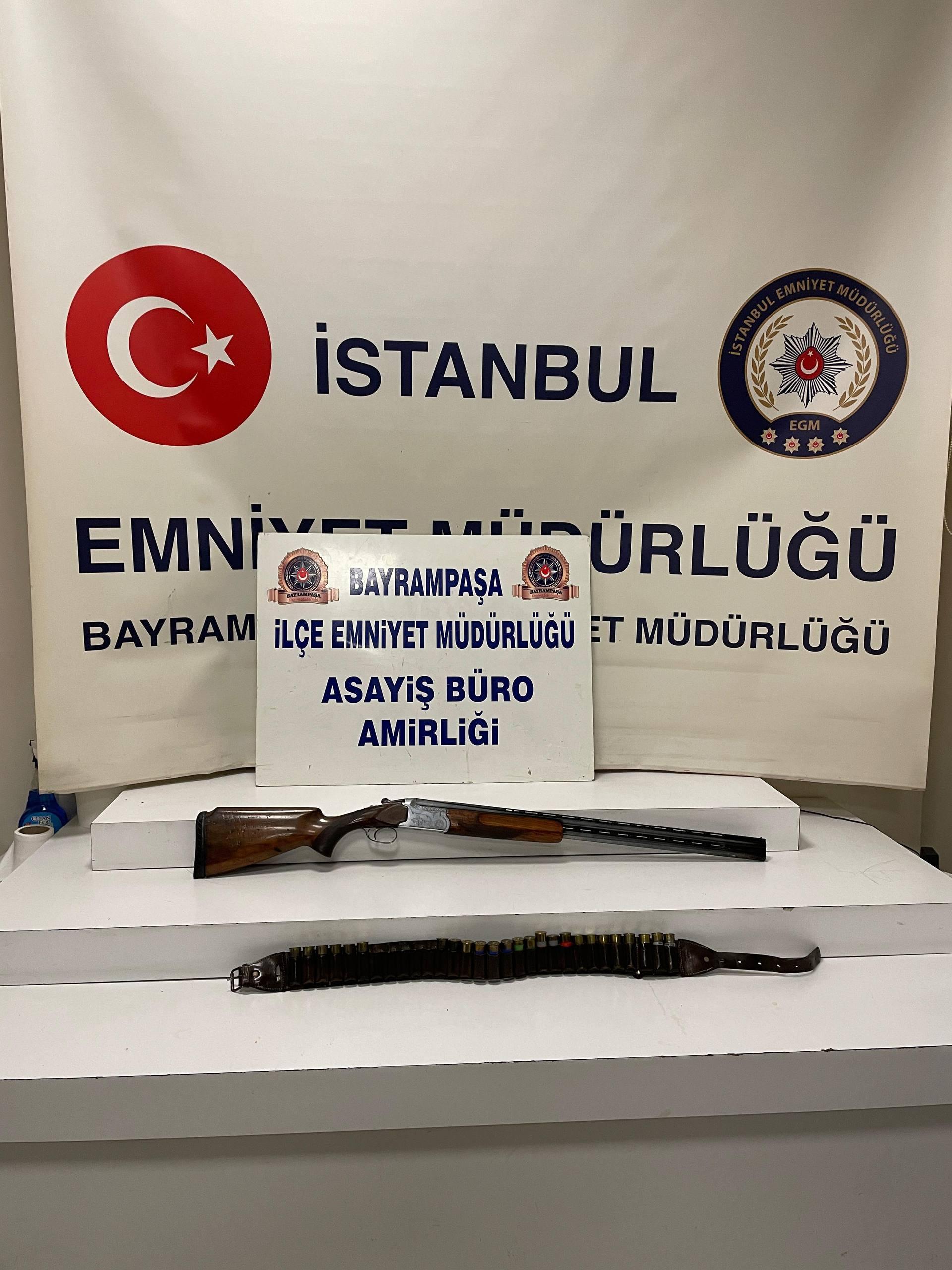 Etrafa rastgele ateş açtı! İstanbul'un göbeğinde korkunç olay! 1'i polis 4 yaralı 1 Etrafa rastgele ateş açtı! İstanbul'un göbeğinde korkunç olay! 1'i polis 4 yaralı
