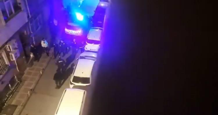 Etrafa rastgele ateş açtı! İstanbul'un göbeğinde korkunç olay! 1'i polis 4 yaralı 3 Etrafa rastgele ateş açtı! İstanbul'un göbeğinde korkunç olay! 1'i polis 4 yaralı