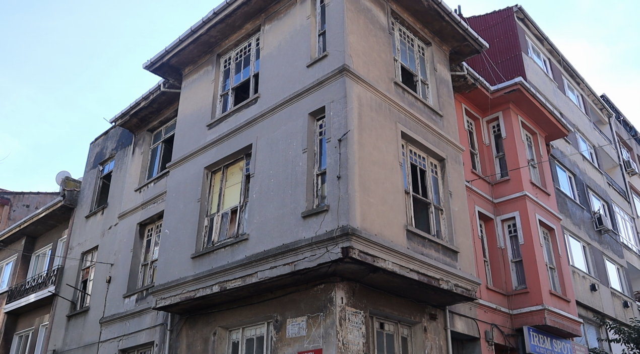 Fatih'in Hayalet Evleri: Tehlike Kayan Gizemli Yapılar! 1 Fatih'in Hayalet Evleri: Tehlike Kayan Gizemli Yapılar!