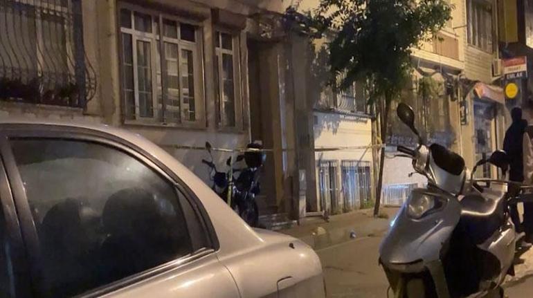 Fatih'te evinin önünde silahlı saldırıya uğrayan kişi hayatını kaybetti