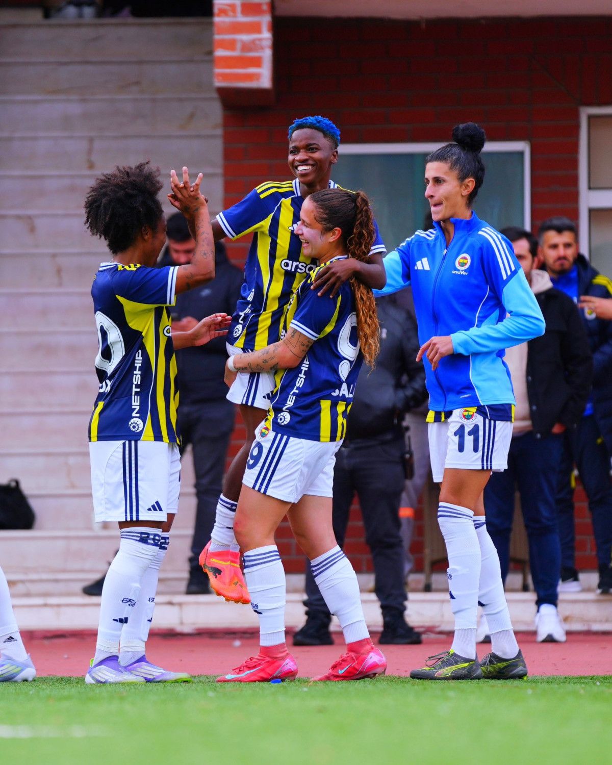 Fenerbahçe, Trabzonspor Karşısında İki Gollü Zafer Elde Etti