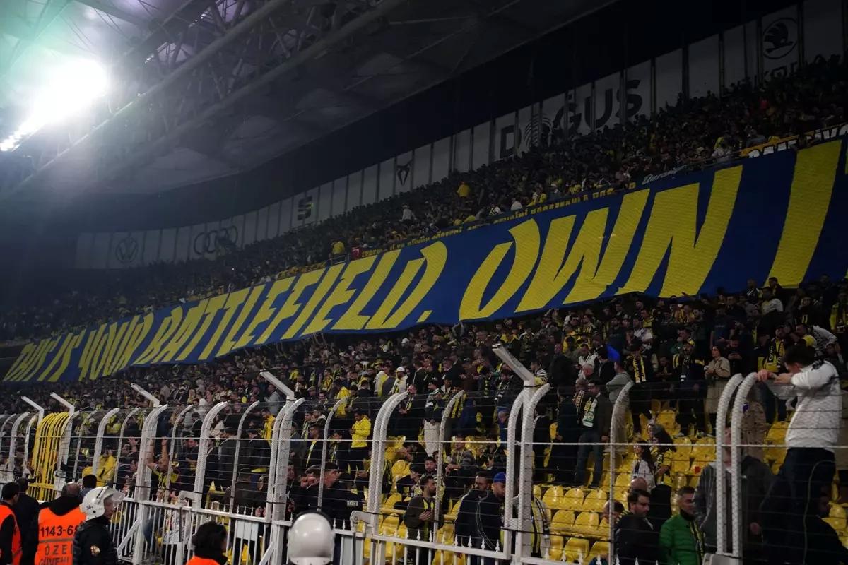 Fenerbahçe’den maç sonunda Galatasaray derbisine özel pankart