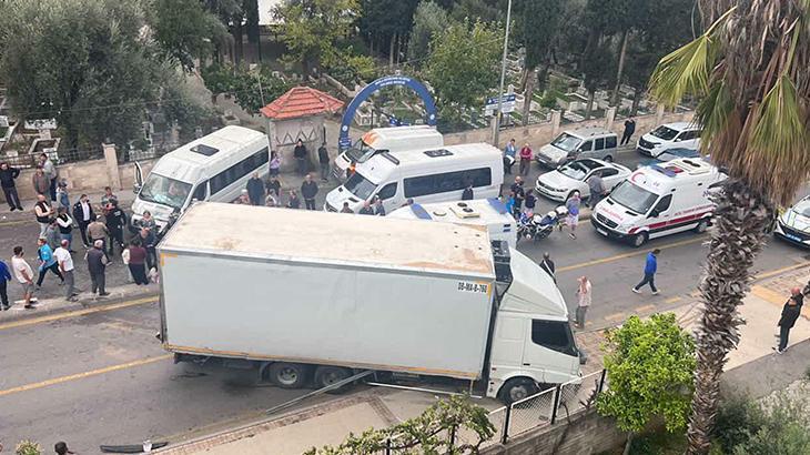 Fethiye’de midibüs ile kamyon çarpıştı! 22’si öğrenci, 23 kişi yaralandı