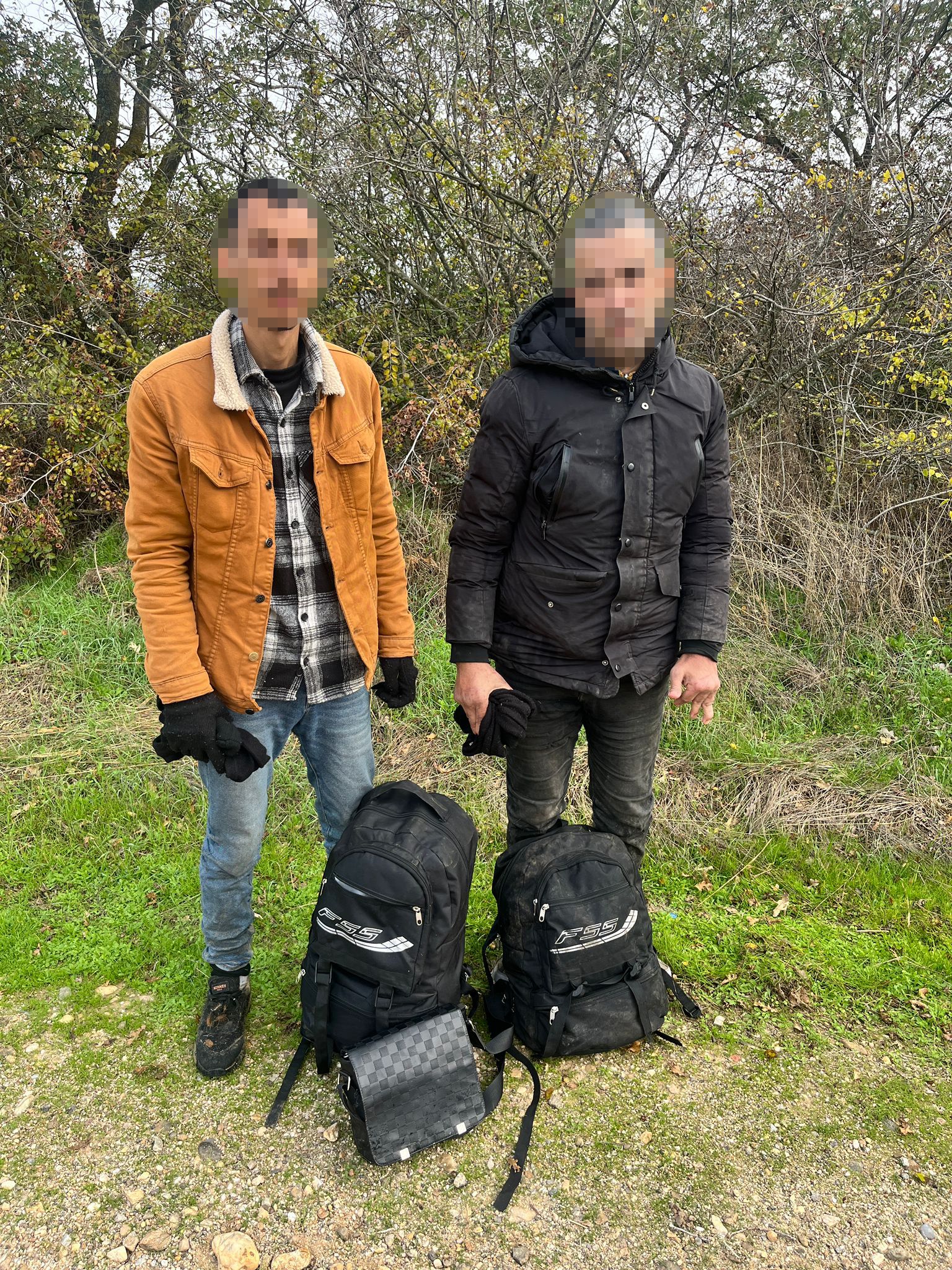 FETÖ Şüphelileri Yurt Dışına Kaçarken Ele Geçirildi: Üç Kişilik Şebeke Çökertildi! 1 FETÖ Şüphelileri Yurt Dışına Kaçarken Ele Geçirildi: Üç Kişilik Şebeke Çökertildi!