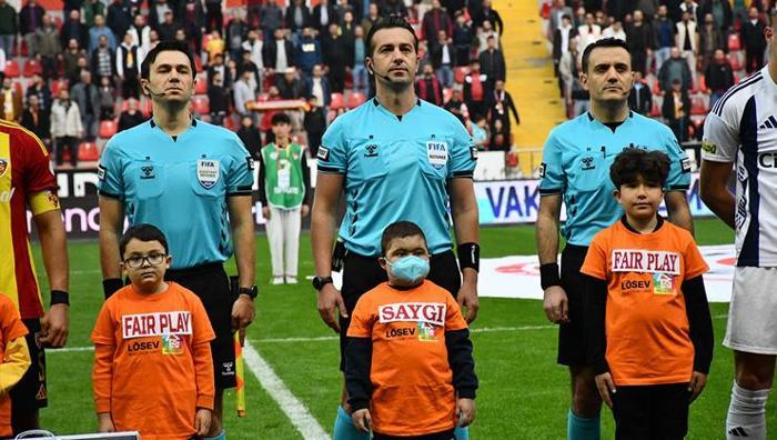 FIFA Hakeminin Büyüsüne Gölgeler: 11. Haftanın Raporu Ortaya Çıktı!