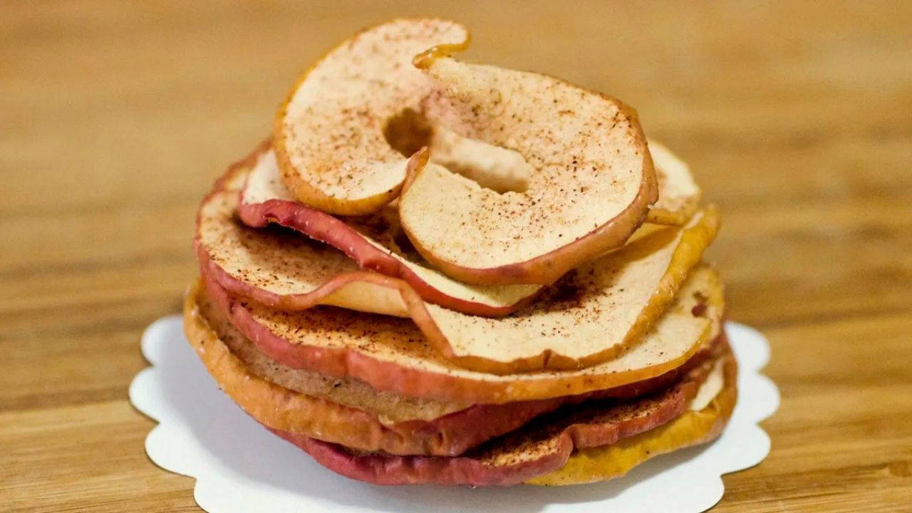 Fırından gelen en doğal atıştırmalık: Ballı tarçınlı elma cipsi tanımı 1 Fırından gelen en doğal atıştırmalık: Ballı tarçınlı elma cipsi tanımı