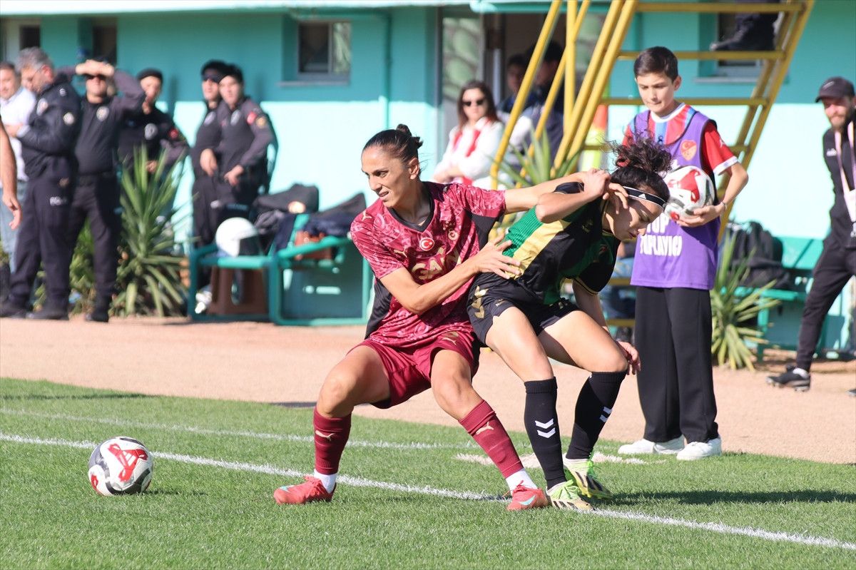 Galatasaray, Ünye Kadın SK'ya Karşı Tek Golle Galip Geldi 1 Galatasaray, Ünye Kadın SK'ya Karşı Tek Golle Galip Geldi