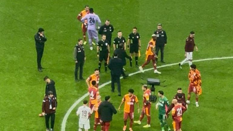 Galatasaray'da maç sonunda Okan Buruk'tan hakem Cihan Aydın'a tepki!