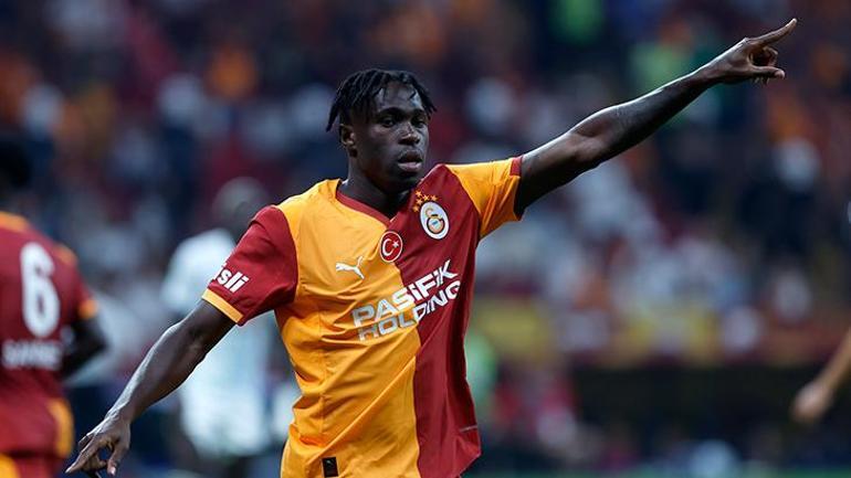 Galatasaray'da Şampiyonlar Ligi'ndeki Ajax maçı öncesinde Okan Buruk'tan Singo kararı!