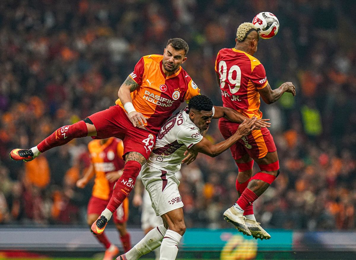 Galatasaray'ın Trabzonspor'a Karşı Galibiyet Serisi Tarih Oldu 3 Galatasaray'ın Trabzonspor'a Karşı Galibiyet Serisi Tarih Oldu