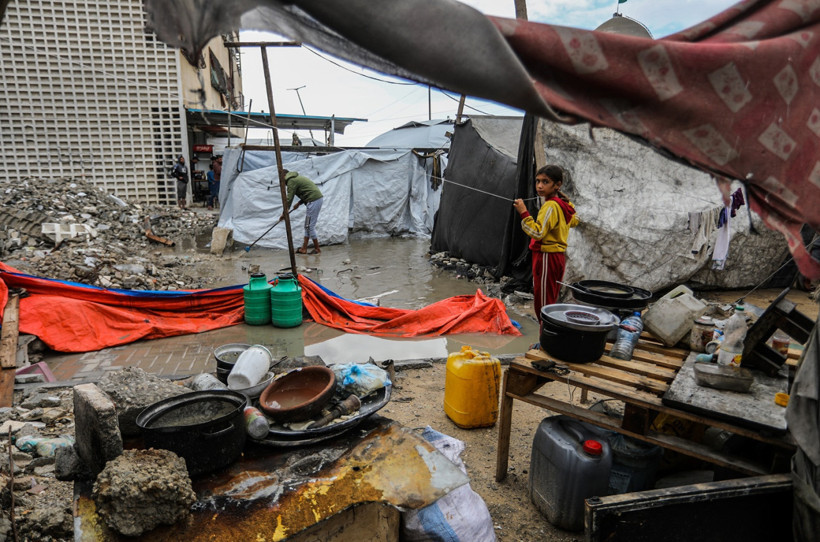 Gazze'de durum kötüleşiyor! Binlerce tıbbi çadır su altında