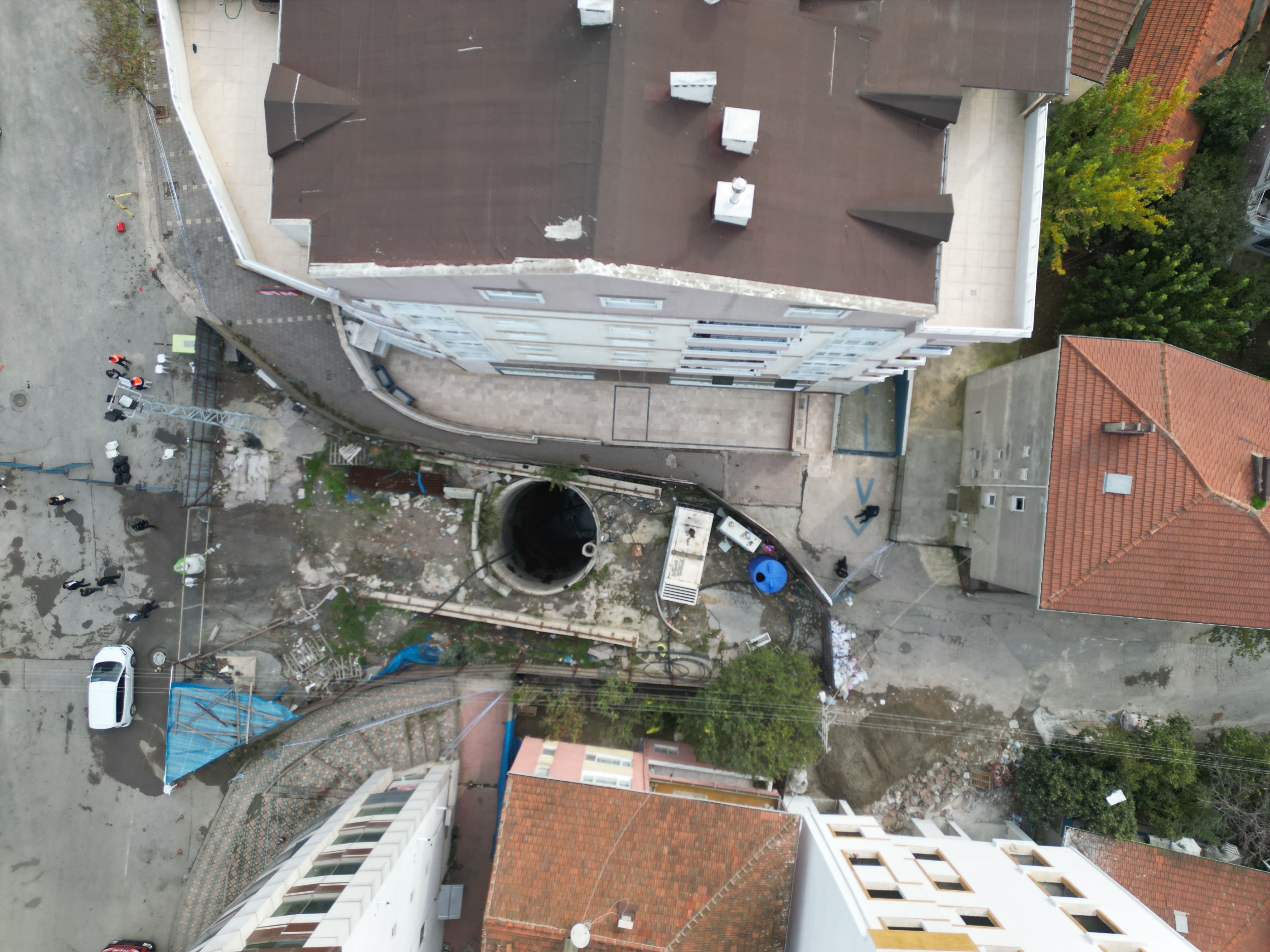 Gebze'de 16 Bina Tahliye Edildi: Enkazın Yanında Kaynar Metro Deliği, Yetkililerden Ses Yok! 9 Gebze'de 16 Bina Tahliye Edildi: Enkazın Yanında Kaynar Metro Deliği, Yetkililerden Ses Yok!