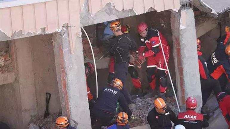 Gebze'dekinin aynısı Şanghay'da yaşandı! Peş peşe çöküyor: 'Temeli olsa da obruk yutar' 5 Gebze'dekinin aynısı Şanghay'da yaşandı! Peş peşe çöküyor: 'Temeli olsa da obruk yutar'