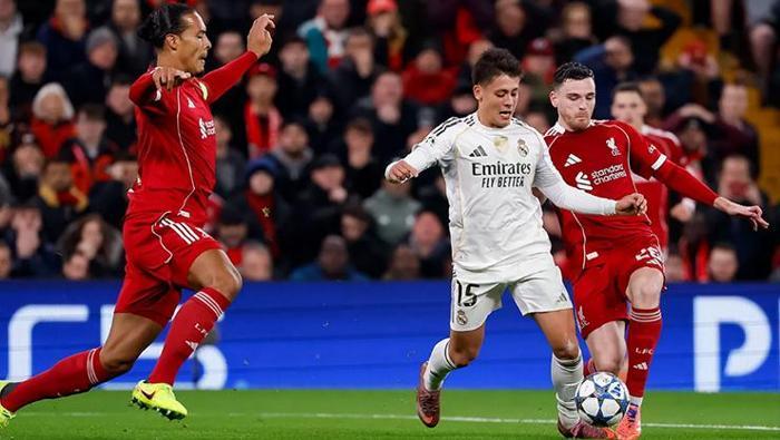 Gece Yarısı Patlayan Arda Güler Krizi: Liverpool-Real Madrid Maçında Xabi Alonso'ya Şok Sözler! 4 Gece Yarısı Patlayan Arda Güler Krizi: Liverpool-Real Madrid Maçında Xabi Alonso'ya Şok Sözler!