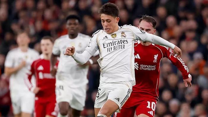 Gece Yarısı Patlayan Arda Güler Krizi: Liverpool-Real Madrid Maçında Xabi Alonso'ya Şok Sözler! 8 Gece Yarısı Patlayan Arda Güler Krizi: Liverpool-Real Madrid Maçında Xabi Alonso'ya Şok Sözler!