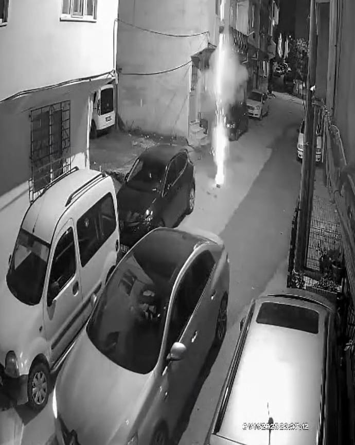 Gece Yarısı Sokağın Ortasında Havai Fişek Patlatmanın Gazabı!