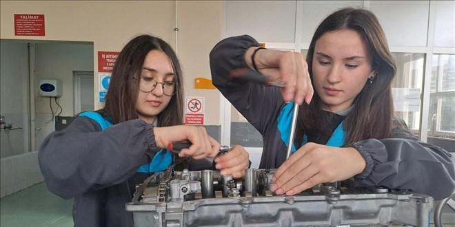 Geleceğin Nitelikli İş Gücü: Meslek Liseleri ve Üniversitelerin OSB’lerle Buluşması