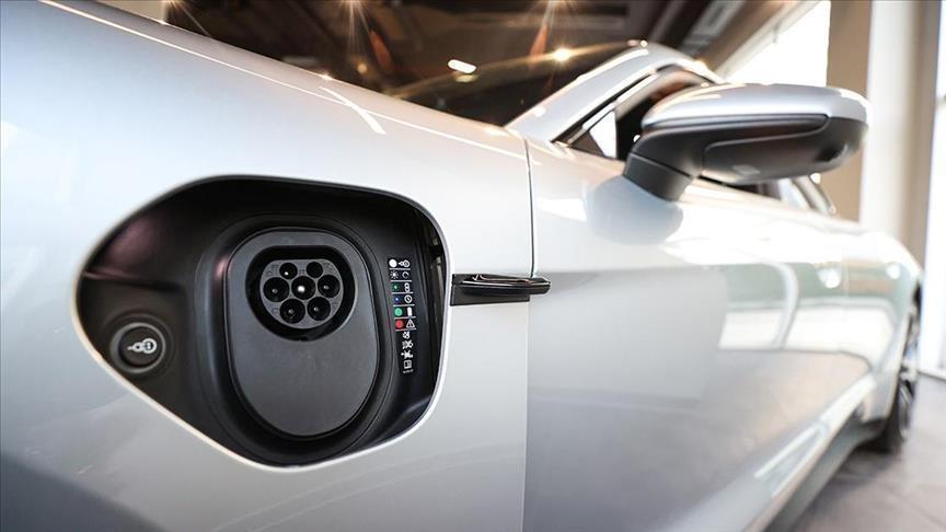 Geleneksel motorlu araç satışları düştü