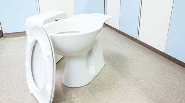 Gevşemiş klozet kapağı nasıl sabitlenir? 2 malzemeli kurtarıcı taktik 2 Gevşemiş klozet kapağı nasıl sabitlenir? 2 malzemeli kurtarıcı taktik