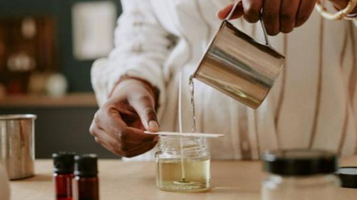 Gören kimse inanamıyor! Bitmeyen mum yapmak bu kadar basit: 3 malzemeyle hazır 3 Gören kimse inanamıyor! Bitmeyen mum yapmak bu kadar basit: 3 malzemeyle hazır