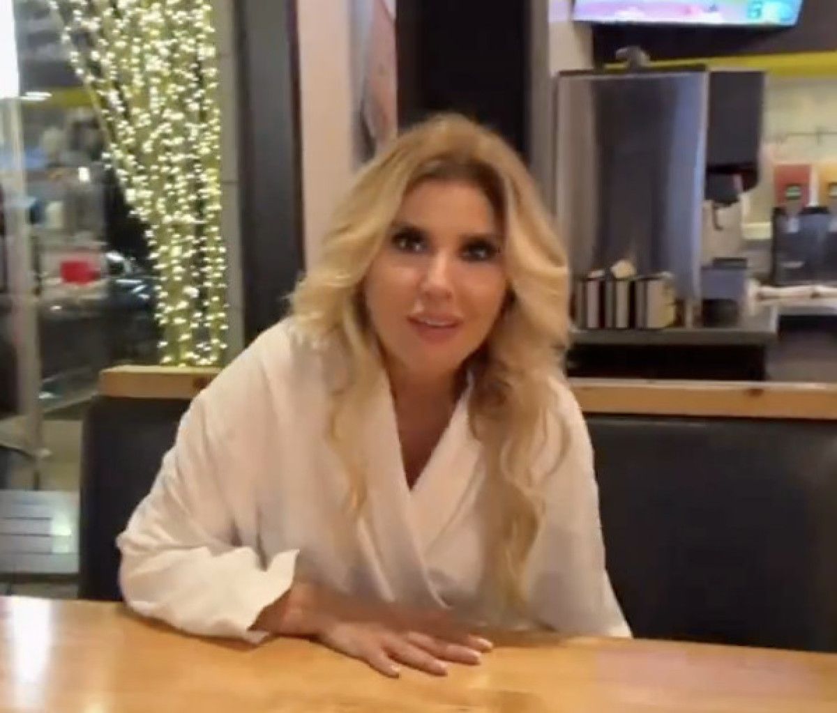 Gülben Ergen'in Büyüleyici Konsere Giden Yolda Bornozla ABD'yi Fethetmesi!