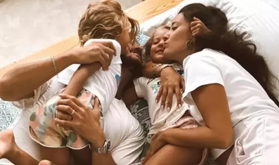 Günler önce boşanmışlardı! Pelin Akil ve Anıl Altan'dan aile pozu 3 Günler önce boşanmışlardı! Pelin Akil ve Anıl Altan'dan aile pozu