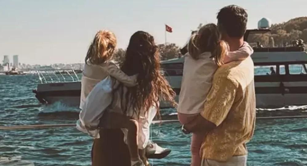 Günler önce boşanmışlardı! Pelin Akil ve Anıl Altan'dan aile pozu 5 Günler önce boşanmışlardı! Pelin Akil ve Anıl Altan'dan aile pozu