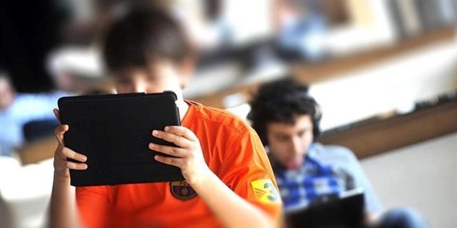 Günlük 7 Saat Ekran Bağımlılığı: Sağlığınızı Tehdit Ediyor!