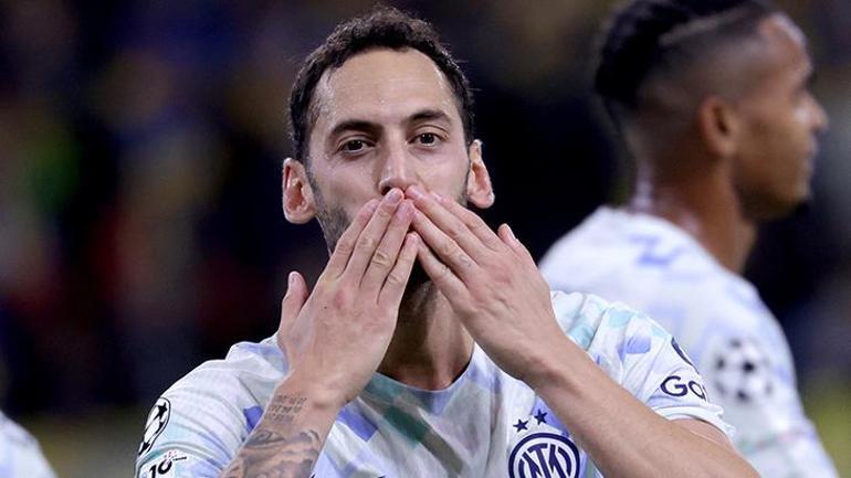 Hakan Çalhanoğlu'na büyük onur! İtalya'da ayın oyuncusu oldu