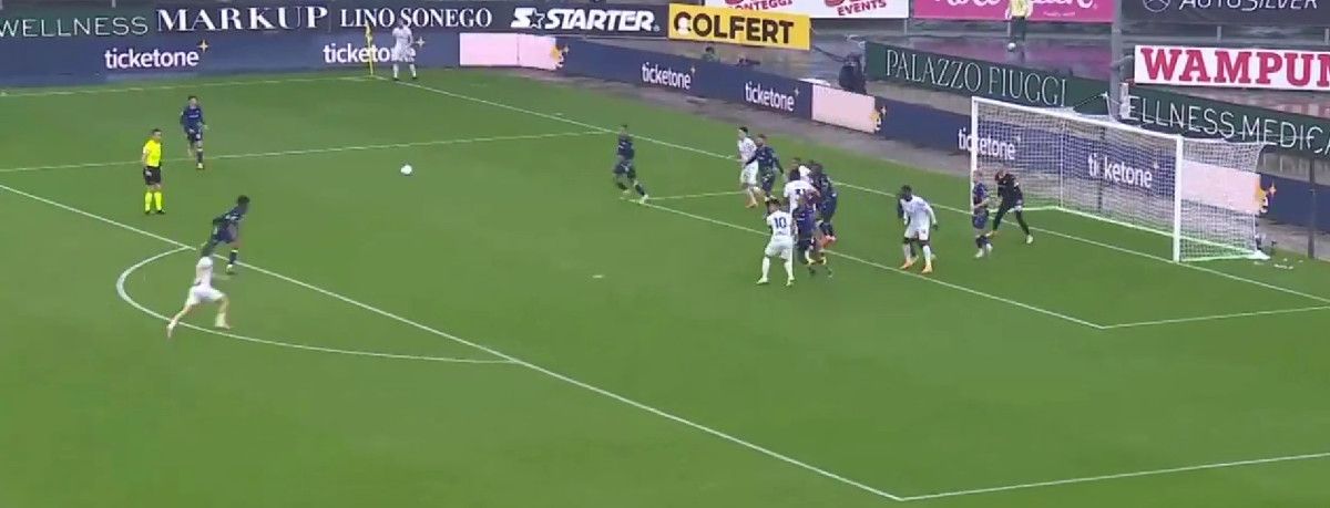 Hakan Çalhanoğlu'nun Golüyle Inter, Hellas Verona'yı Son Dakikada Yenerek Şampiyonluk Yolunda İlerliyor!