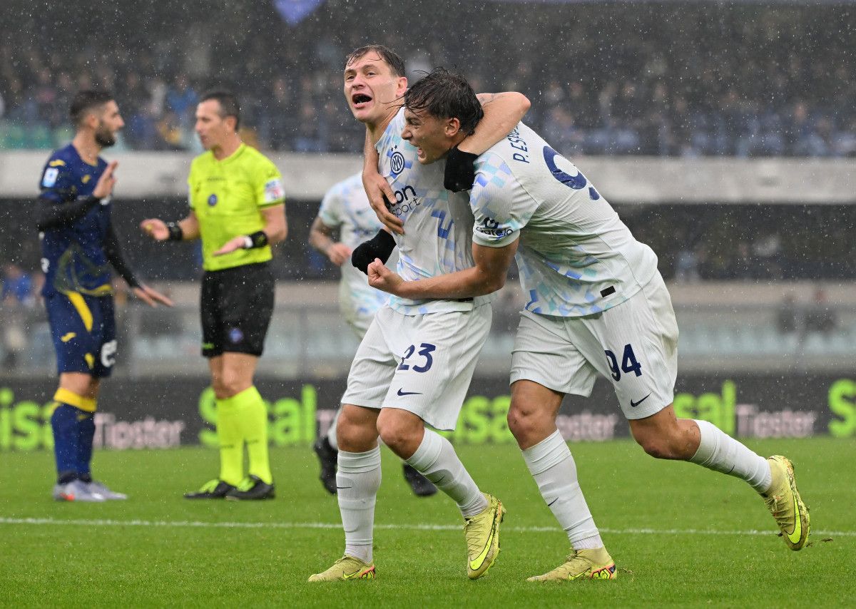 Hakan Çalhanoğlu'nun Golüyle Inter, Hellas Verona'yı Son Dakikada Yenerek Şampiyonluk Yolunda İlerliyor!