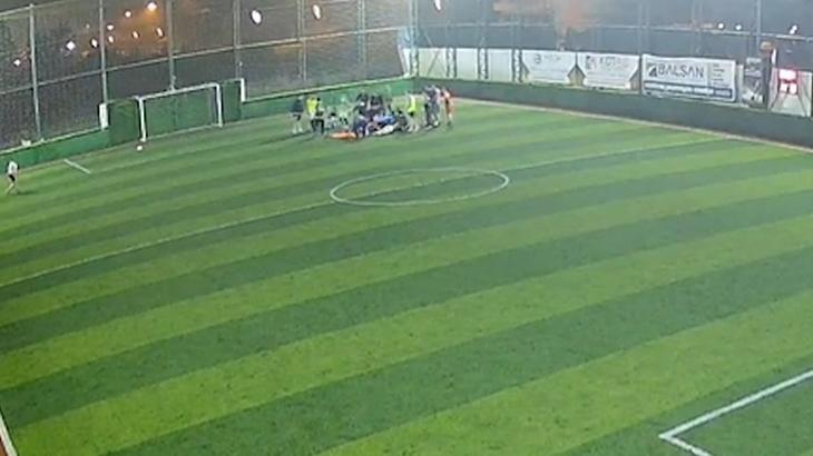 Halı sahada dili boğazına kaçan genç arkadaşlarının müdahalesiyle hayatta kaldı