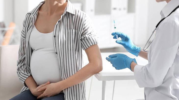 Hamileler için grip aşısı güvenli mi? Uzmanından net açıklama