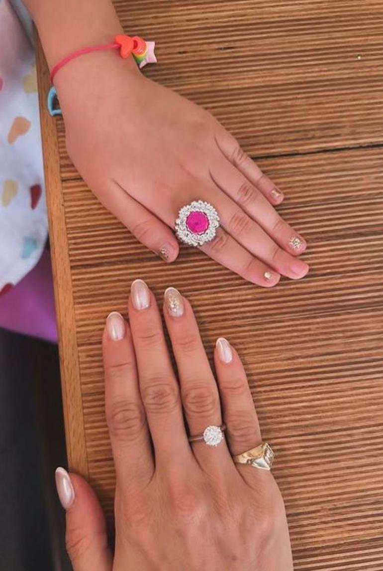 Hande Doğandemir evleniyor mu? Paylaşımı kafa karıştırdı: Yüzüğü dikkatlerden kaçmadı