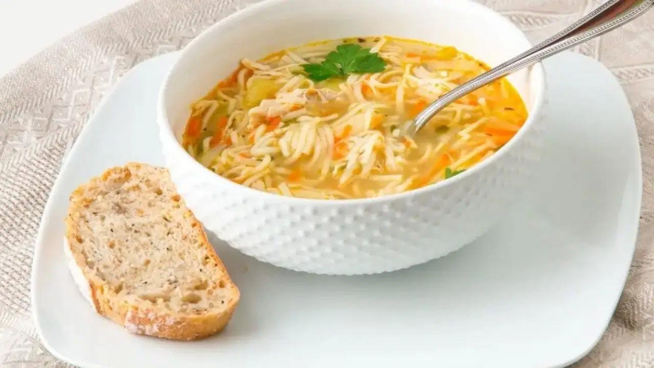 Hastalıklara karşı şifa: Pratik şehriyeli tavuk çorbası tanımı