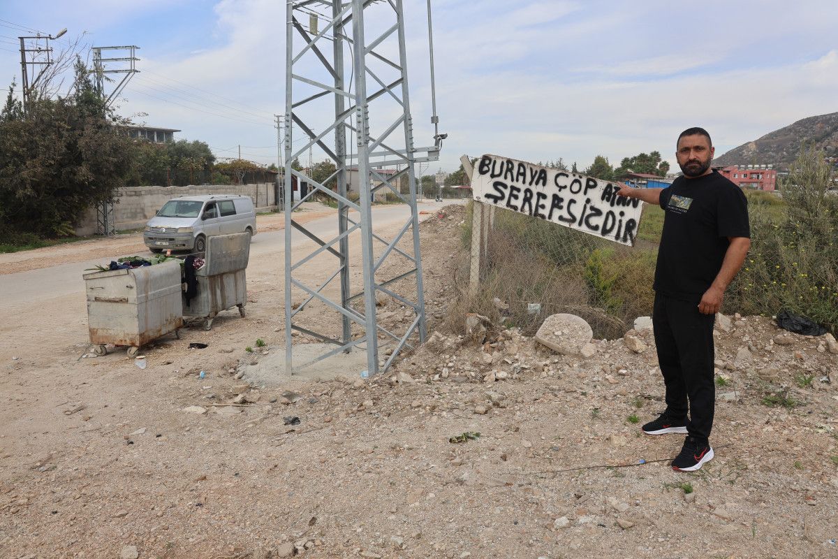 Hatay'da Çöp Atanlara Yaratıcı Yanıt: 'Buraya Çöp Atan Şerefsizdir'