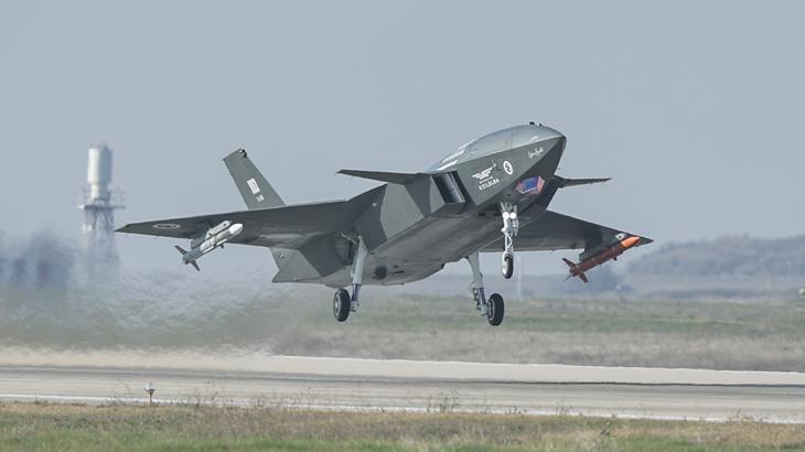 Hava muhaberesinde dünyada ilk! Bayraktar KIZILELMA, MURAD ile gördü GÖKDOĞAN ile vurdu