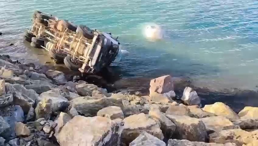 Hazar Gölü'nde Dehşet Anları: Beton Mikserinin Suya Dalışı!