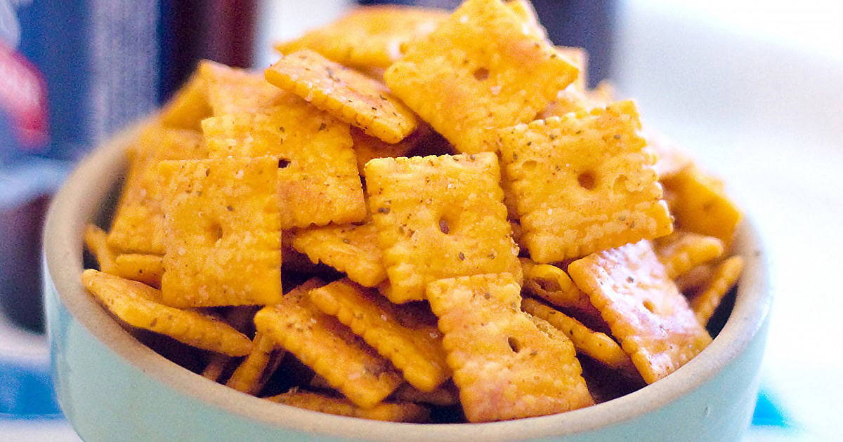 Hem pratik hem güzel atıştırmalık: Peynirli baharatlı kraker tanımı