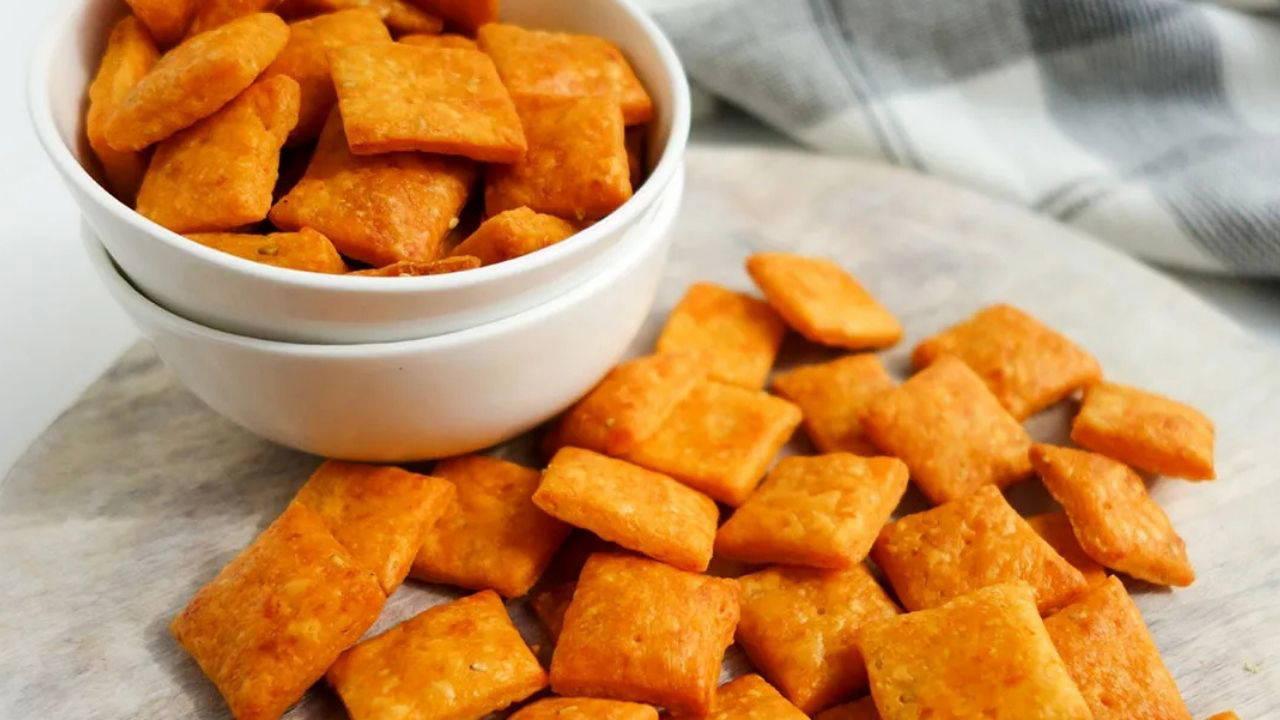 Hem pratik hem güzel atıştırmalık: Peynirli baharatlı kraker tanımı