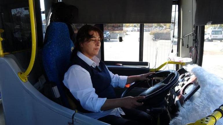 Her şey yolcuların önünde yaşandı! Kadın şoförün kâbusu anları: ‘Çok korktum polisi aradım’ 2 Her şey yolcuların önünde yaşandı! Kadın şoförün kâbusu anları: ‘Çok korktum polisi aradım’