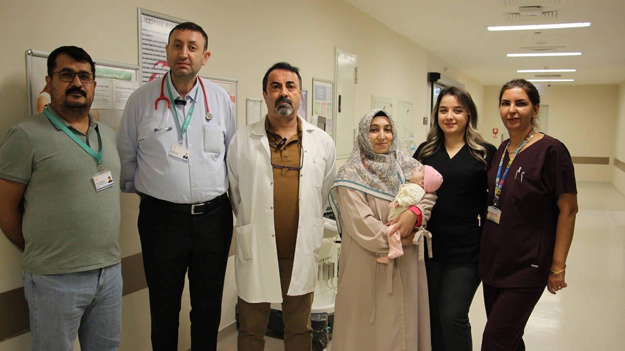 İç organları göğüs boşluğuna dolan bebek, başarılı ameliyatla hayata tutundu