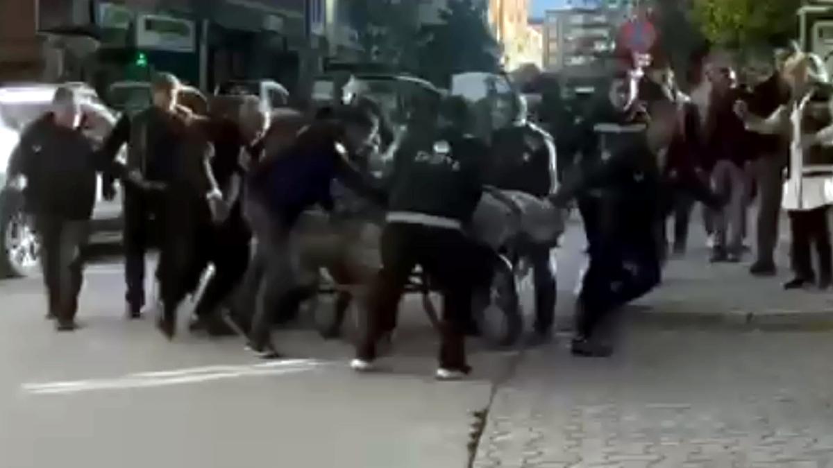 Iğdır’da Seyyar Satıcının Zabıta ile Mücadelesi: O Anlar Kamerada