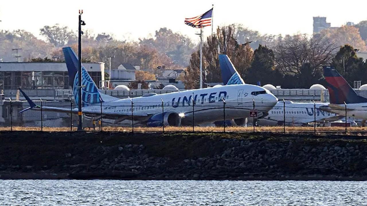 İki United Airlines uçağı çarpıştı