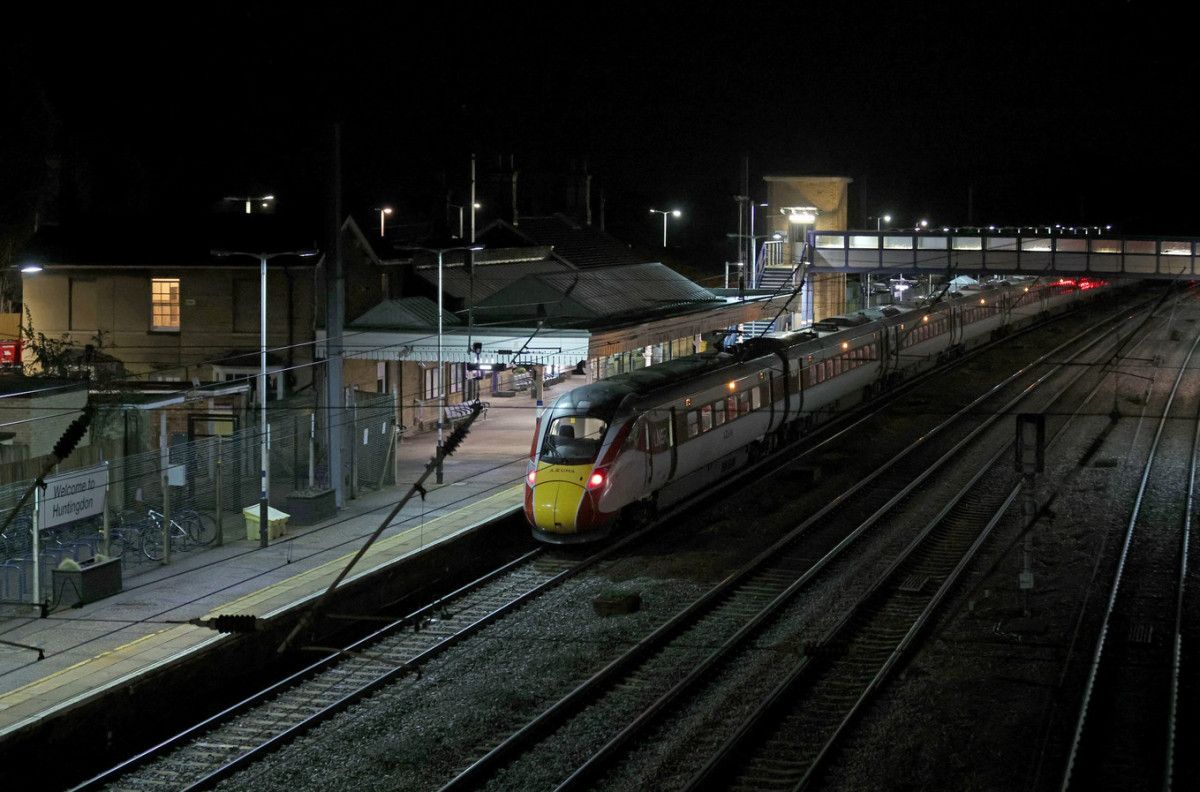 İngiltere'de Trende Bıçaklı Saldırı: İki Şüpheli Yakalandı