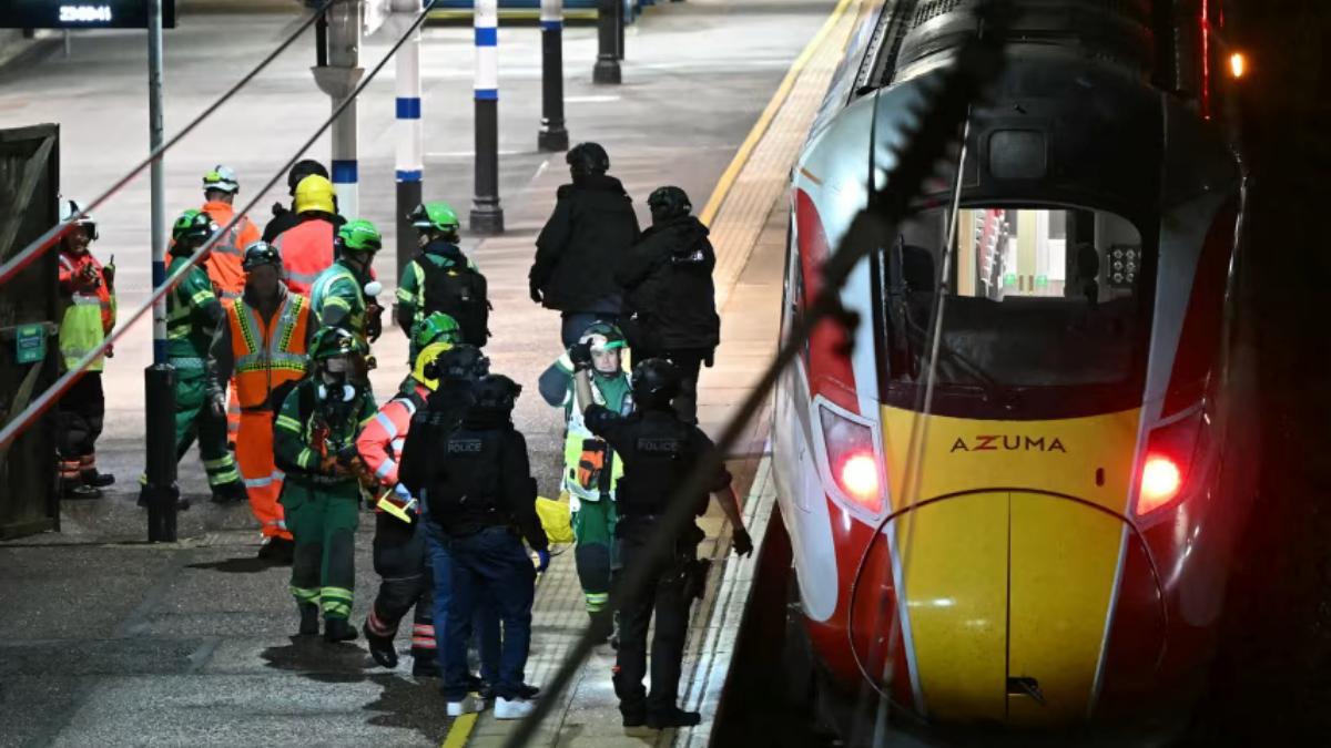 İngiltere’de Trende Bıçaklı Saldırı: İki Şüpheli Yakalandı